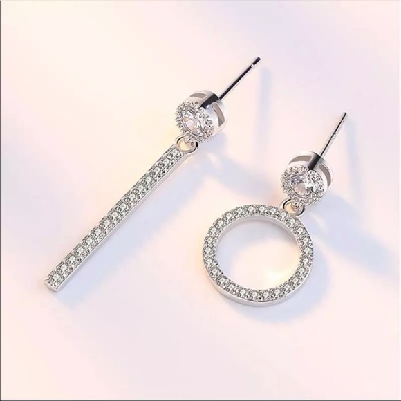 🌟 Silver Asymmetrical Circle Bar Stud Earrings CZ - Picture 2 of 5